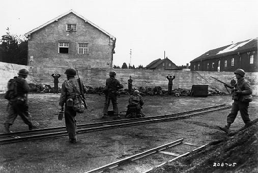 US Soldiers execute Nazi SS guards at Dachau